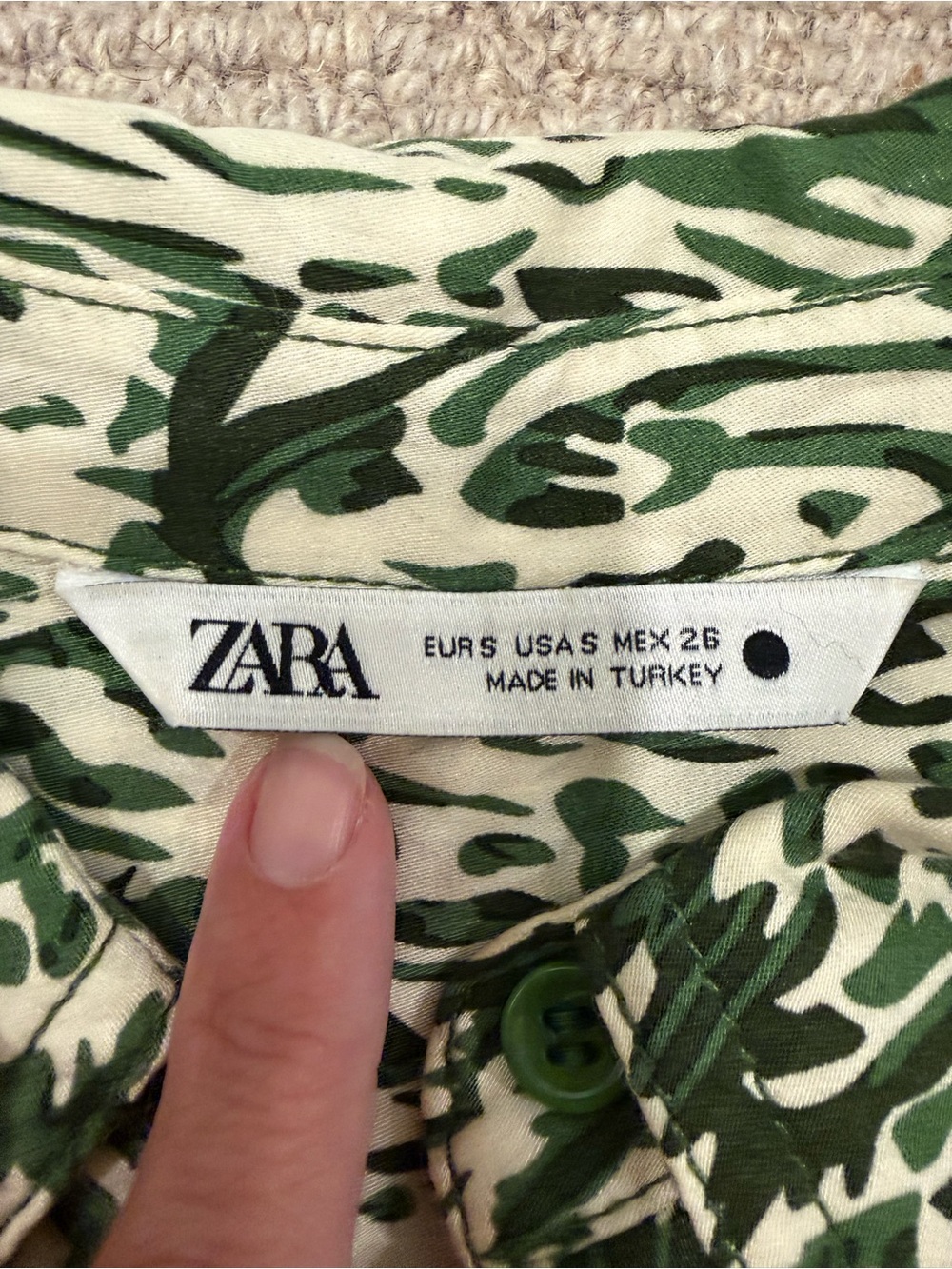 Zara satin effect green paisley blouse button up shirt sz small women’s - Picture 4 of 6